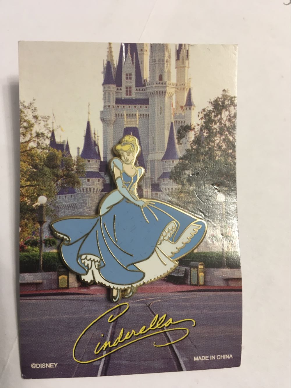 Cinderella - In Sparkly Dress  pin collectible [Barcode 400000396378] - Main Image 3