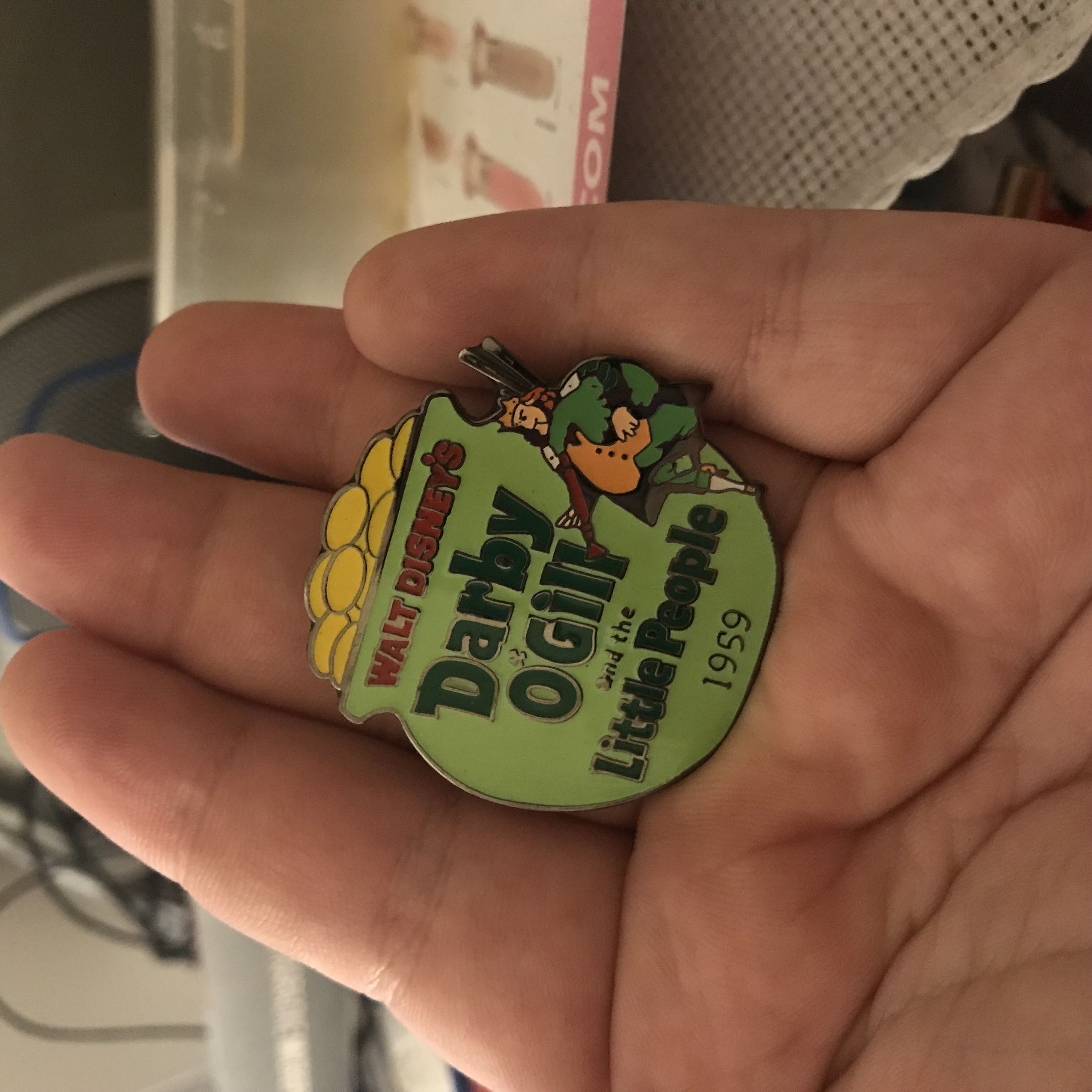 Countdown to the Millennium Series - Darby O’Gill and the Little People  pin collectible [Barcode 715099970843] - Main Image 3