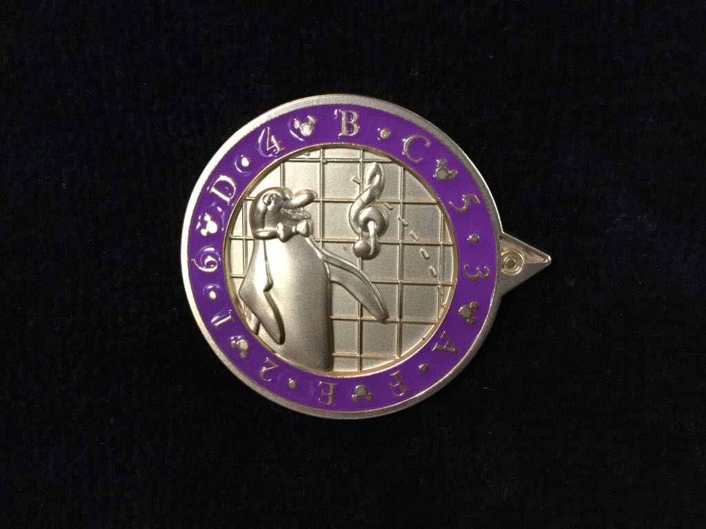 Pirates of the Caribbean - Jeweled Skull and Crossbones 