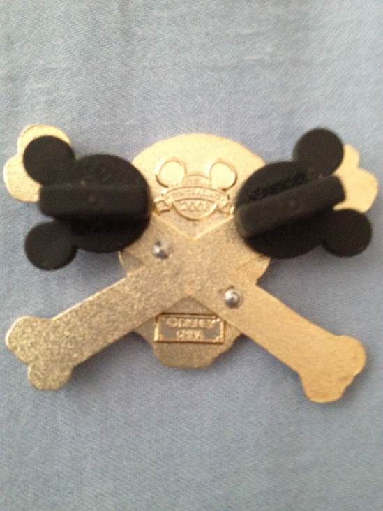 Disney Crossbones Skull  pin collectible - Main Image 2