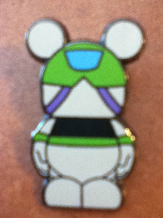 Pin 30278 DLR Cast Member Lanyard Series - Signatures (Donald Duck)