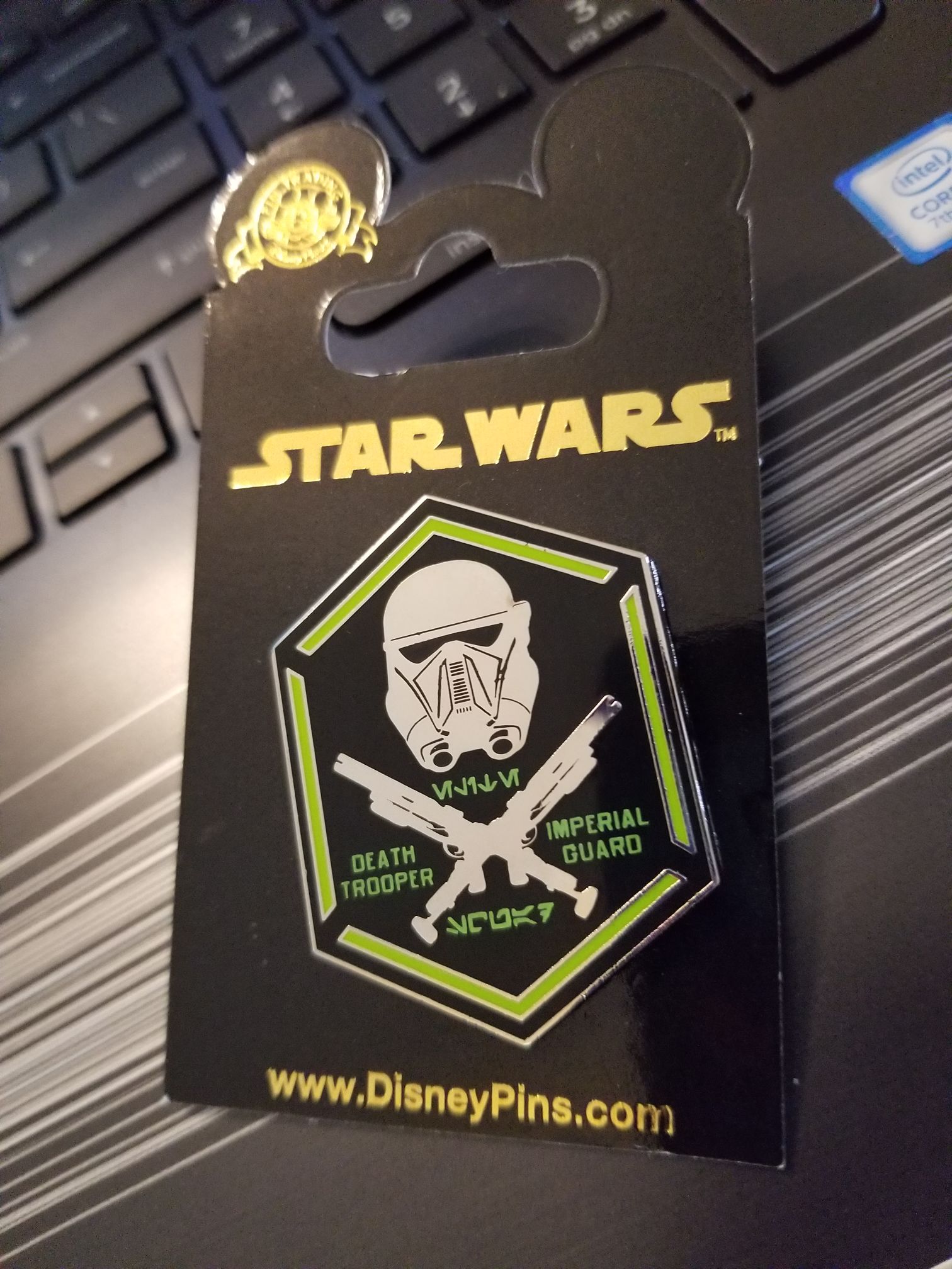 Deluxe Pin Trading Starter Set Lanyard 8 Pins