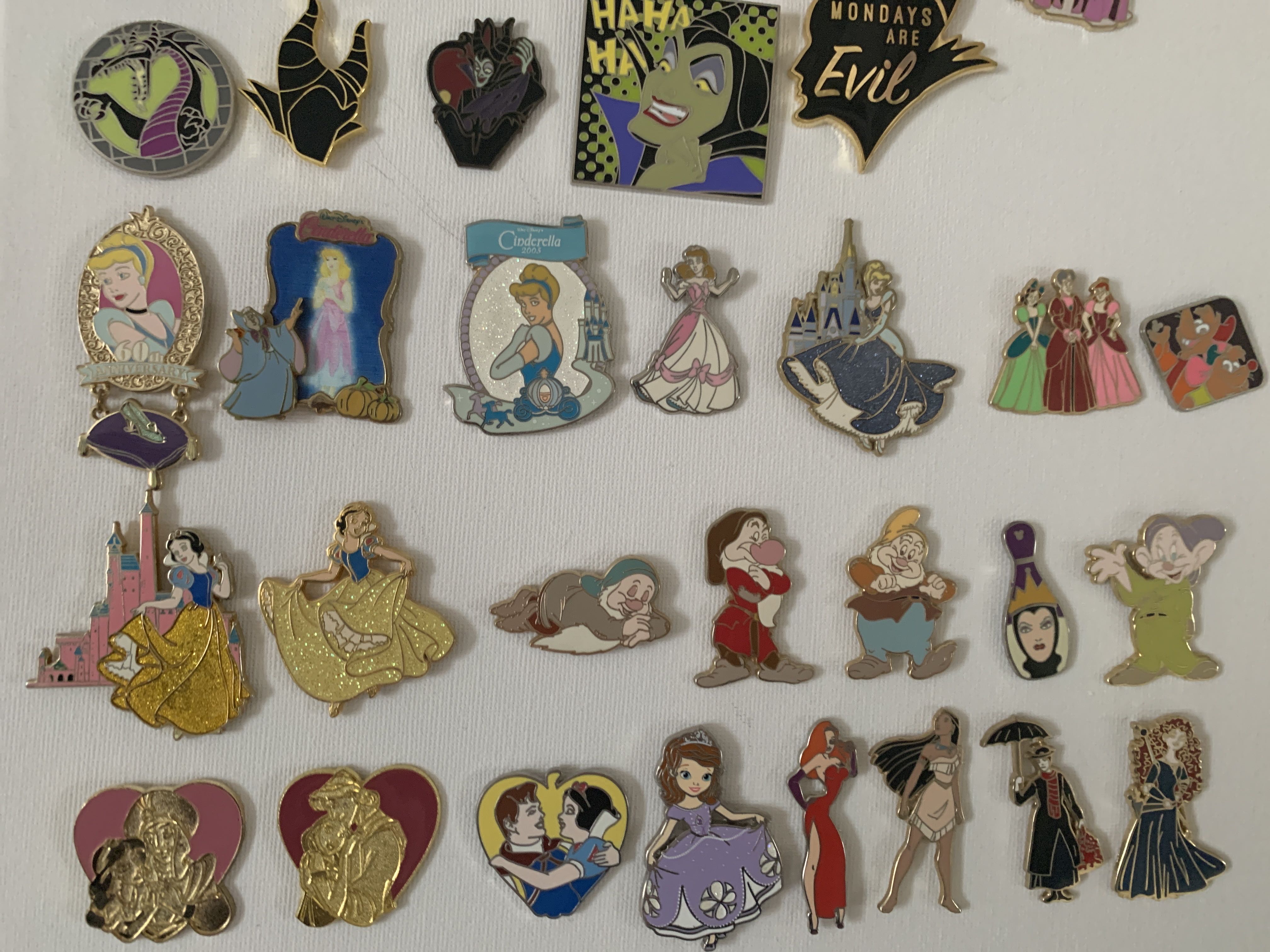 Disney Pins Various - Board 1  pin collectible [Barcode 400000730943] - Main Image 3