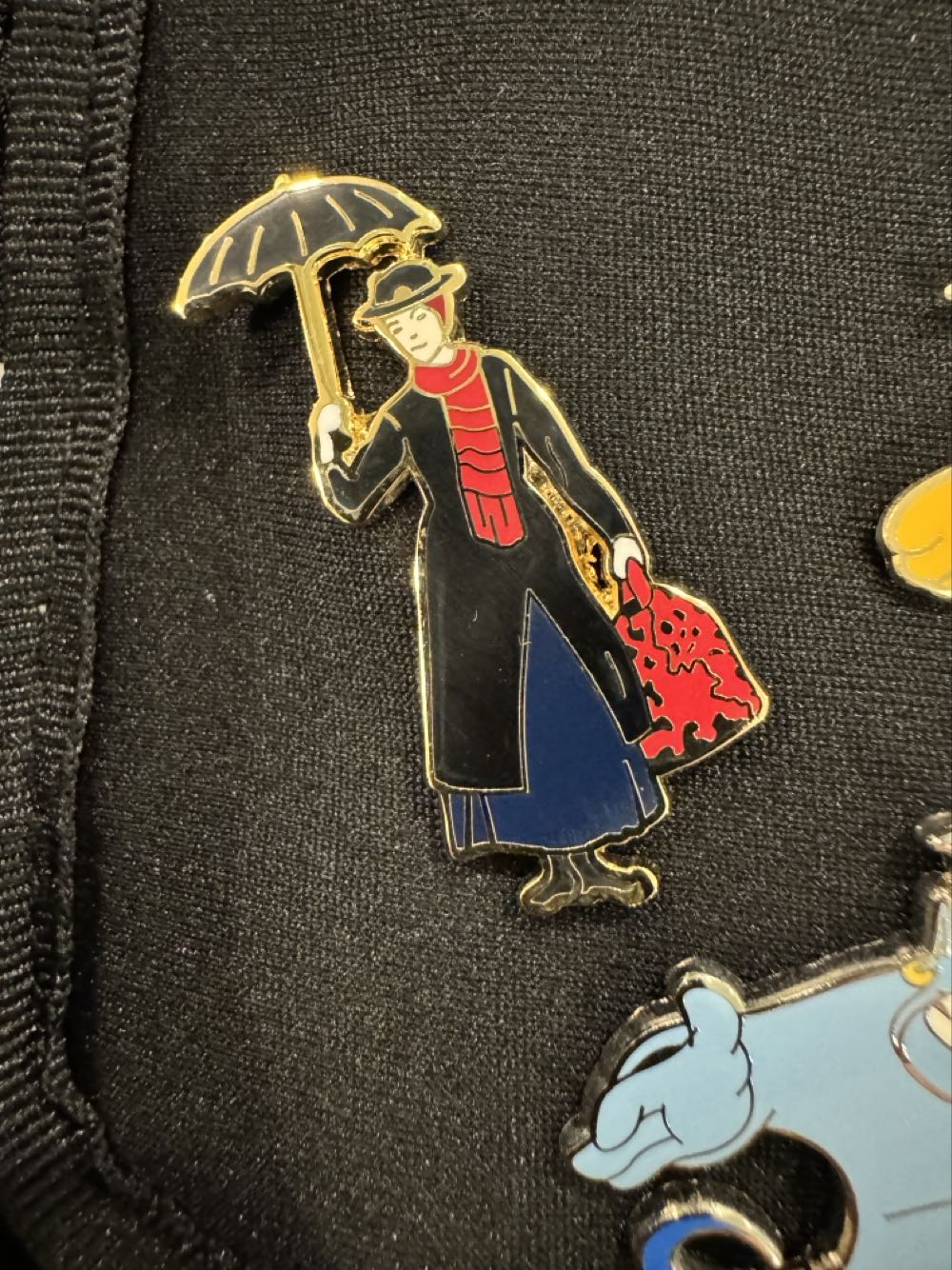 Mary Poppins, With Umbrella And Carpet Bag - Pin pin collectible - Main Image 2