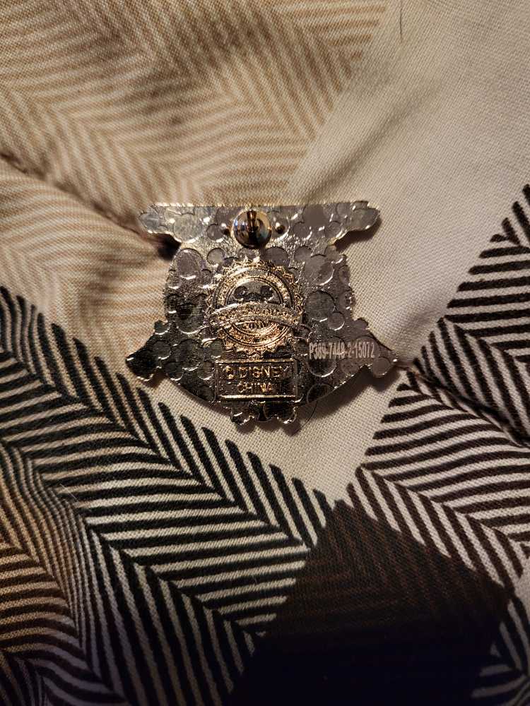 Epcot World Showcase- Minnie Mouse at the Japan Pavilion - Epcot World Showcase pin collectible - Main Image 2