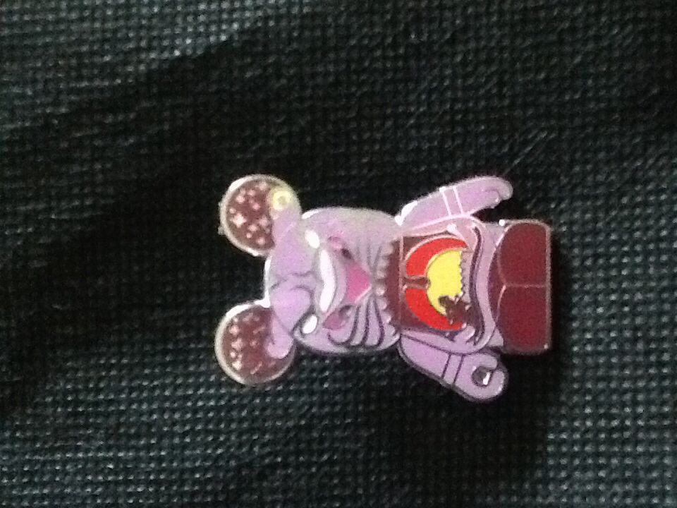 Vinylmation Mystery Pin Collection- Park #10- Aladdin Cave Of Wonder pin collectible - Main Image 1