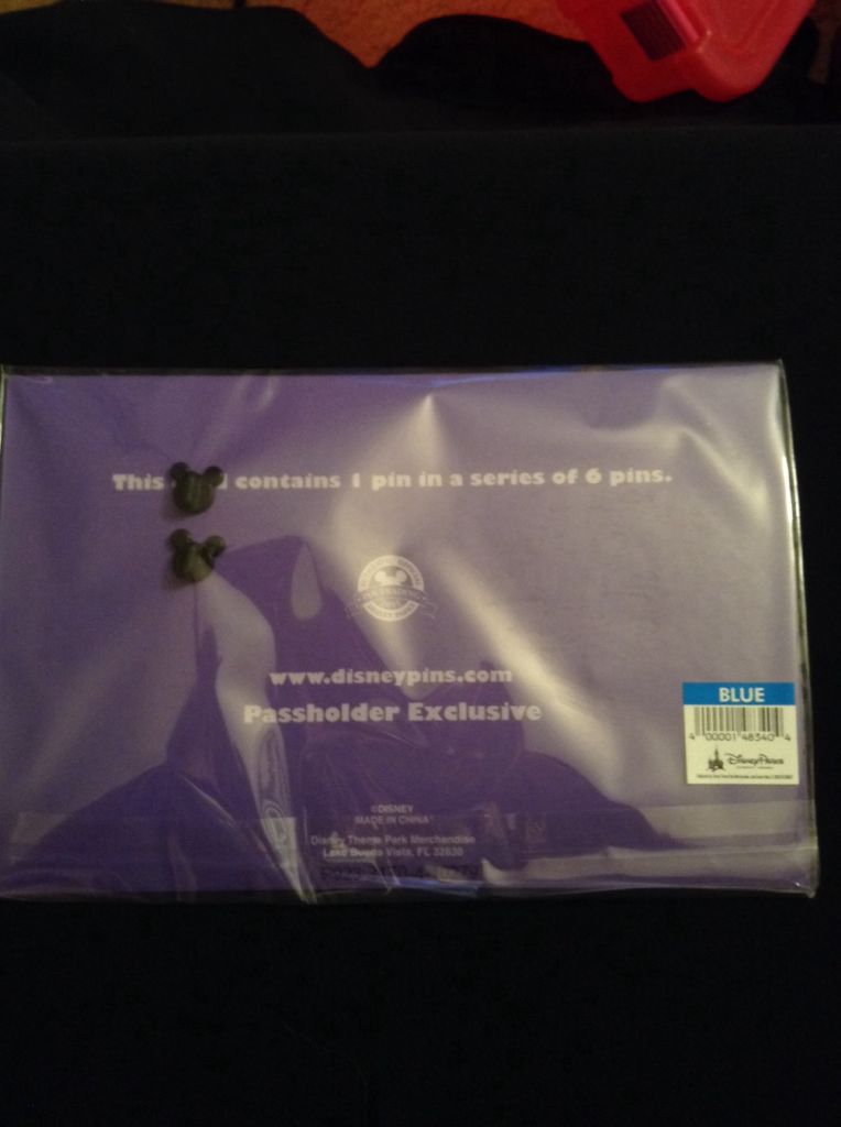 Disney California Adventure 2011 Passholder Exclusive Passholder Collection Walt Disney  pin collectible - Main Image 2