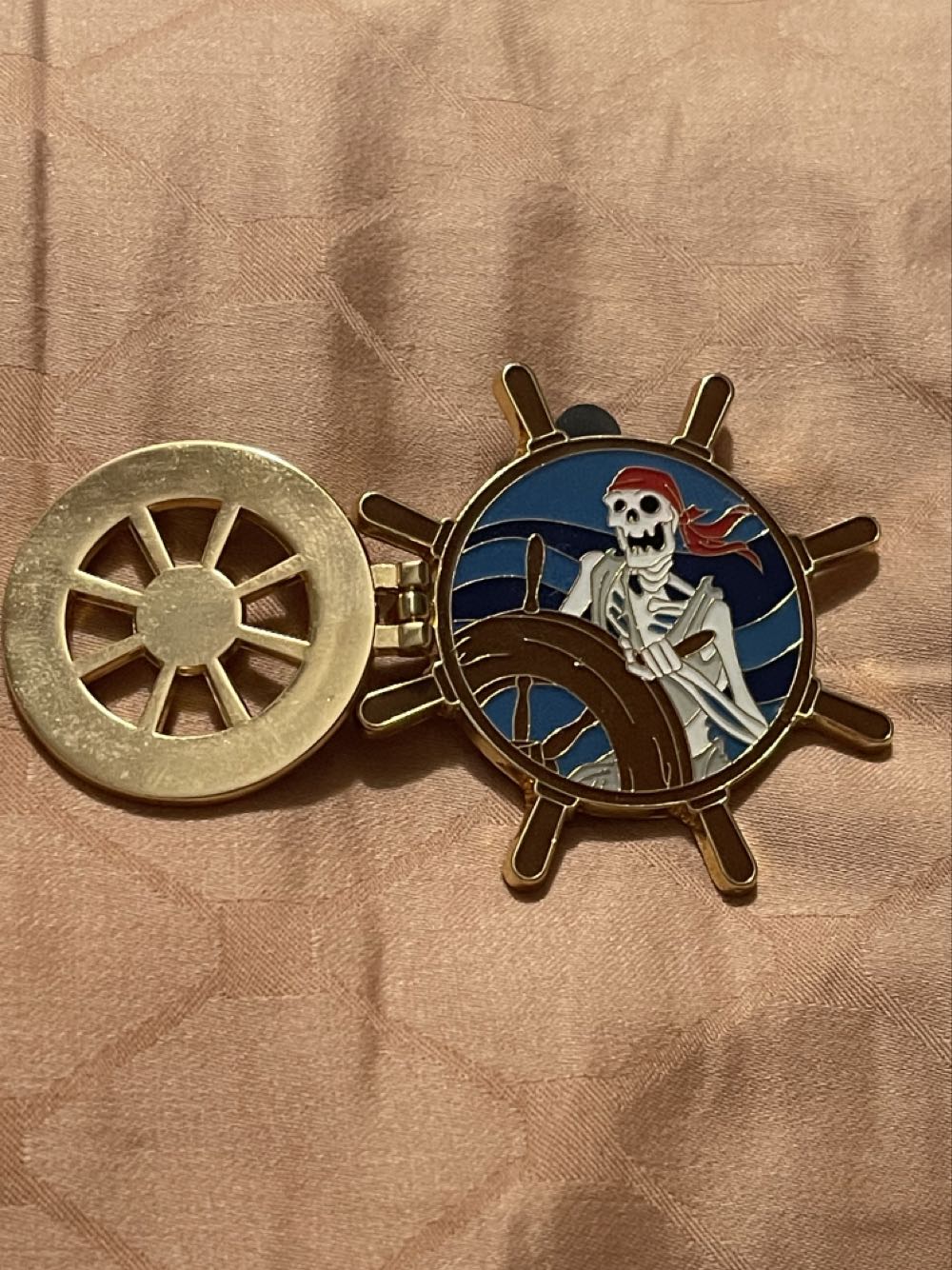 The Pirates Of The Caribbean (Skeleton At The Ships Wheel) - Disney Parks Pin - Rack pin collectible [Barcode 400001912256] - Main Image 2