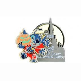 Hooters Happy Holidays 2003 Card & Pin