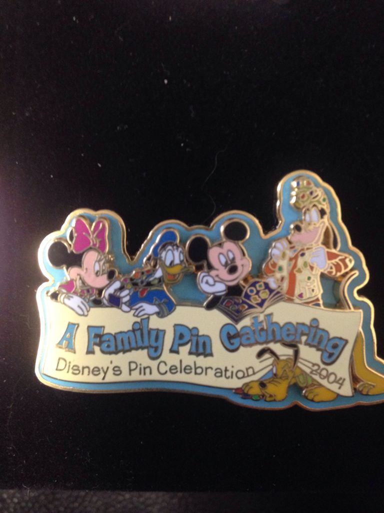 Disney Princesses Starter Kit (Lanyard and Pins) - Ariel ONLY  