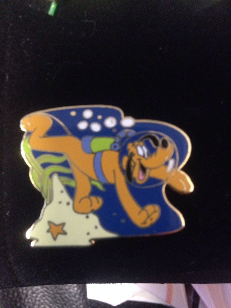 WDW - New Fantasyland Reveal/Conceal Mystery Collection - Be Our Guest Restaurant - Gargoyle Column