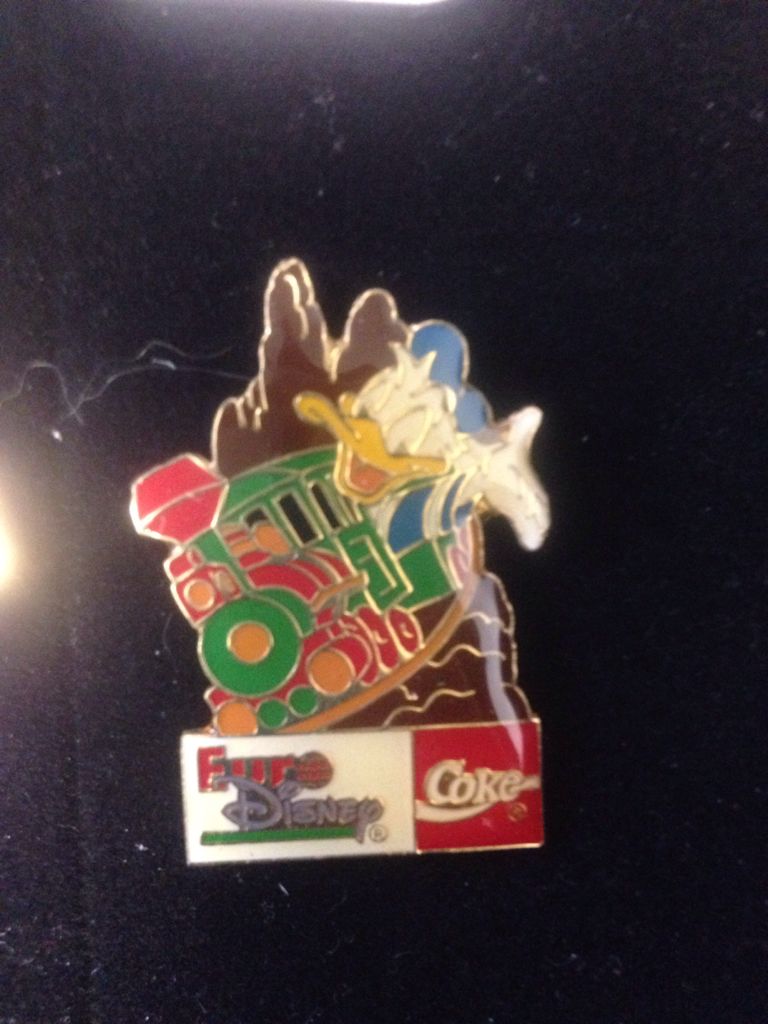 Euro Disney Coke Donald In Big Thunder Train  pin collectible - Main Image 1