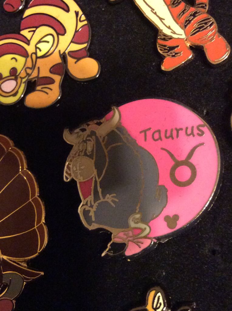 Jerry Leigh - Pooh With Hunny Pot 