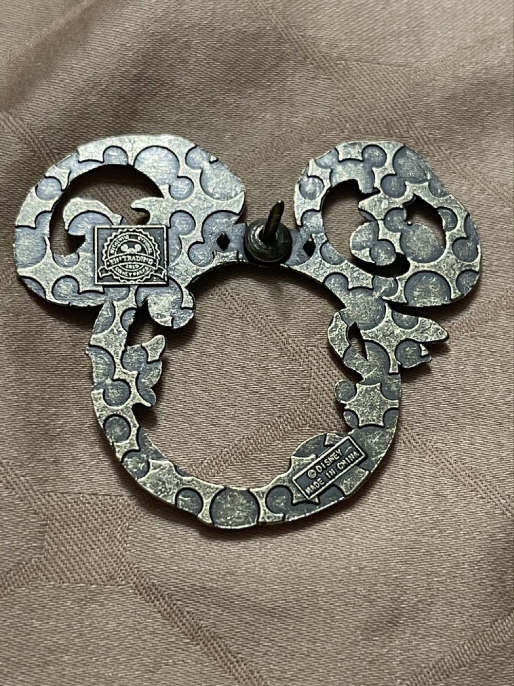 Gold Ivy Mickey Head - Rack pin collectible [Barcode 400005946493] - Main Image 3