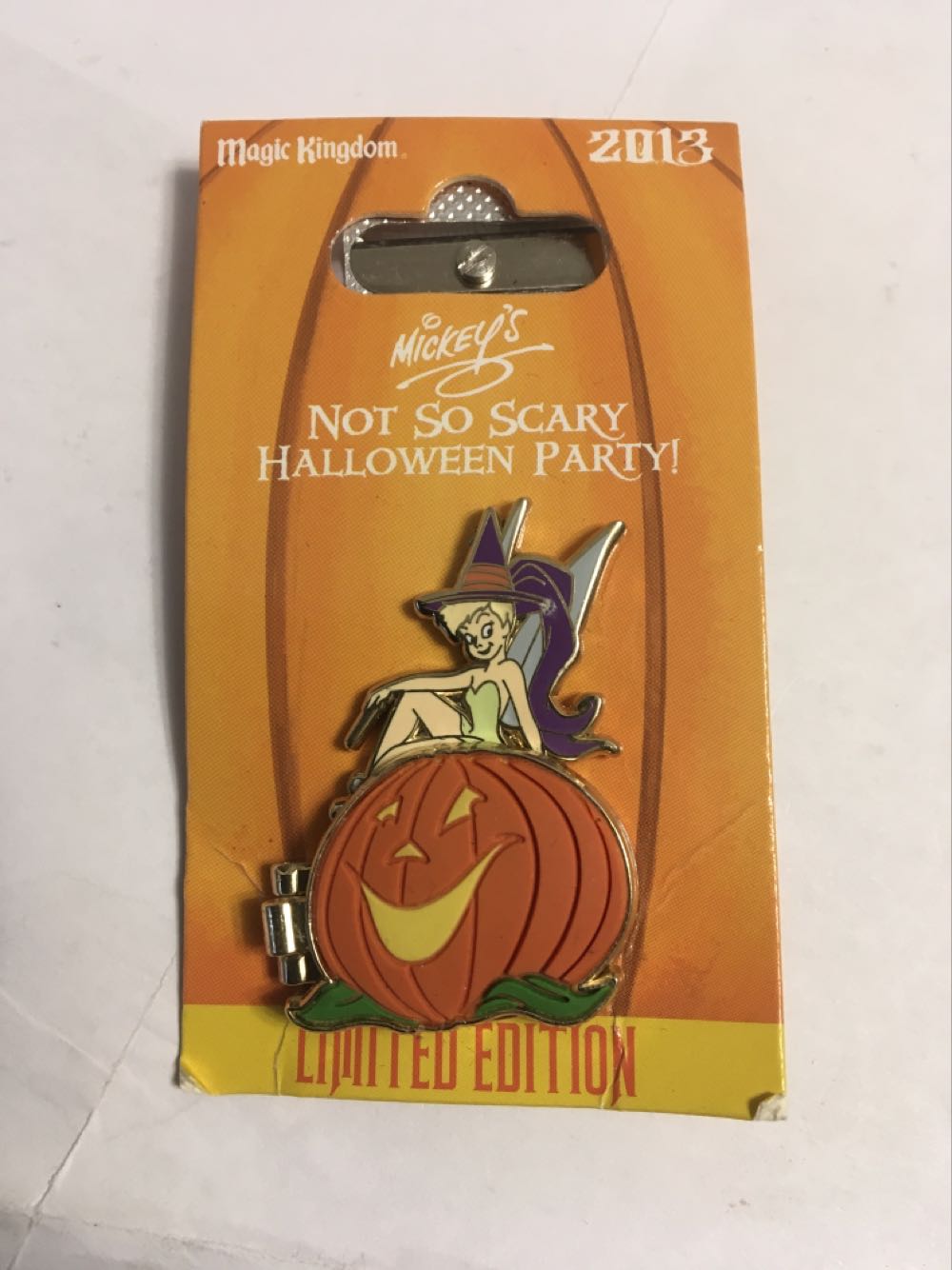Tinkerbell - Halloween Pin 2011 & 2013 Ltd Edition 3000 - Pin pin collectible [Barcode 400006645296] - Main Image 3