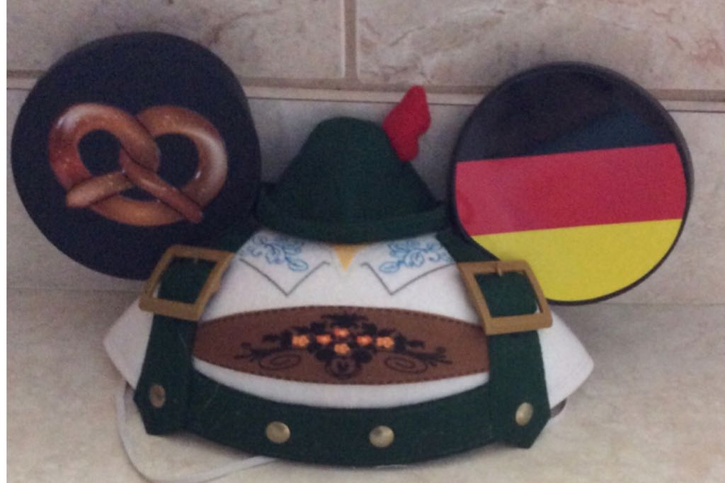 Pinocchio LE Box Pin -Cleo