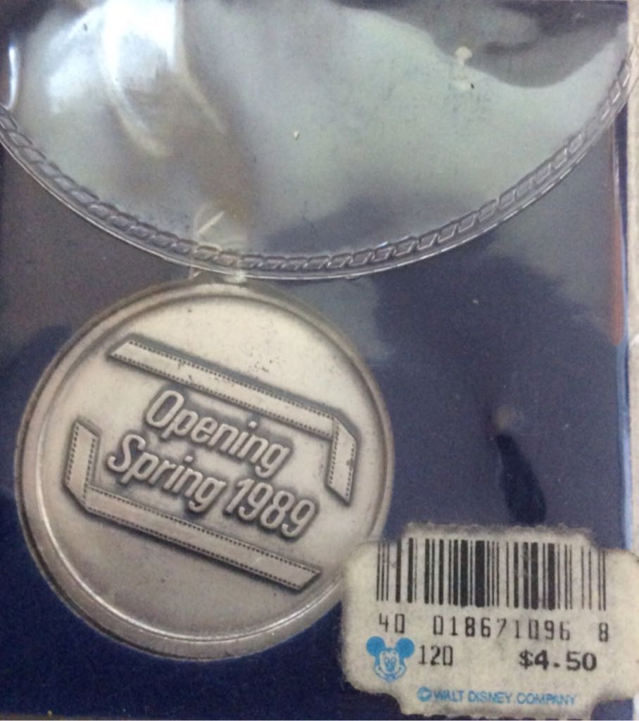 ZZ- Keychain MGM Opening 1989  pin collectible - Main Image 2