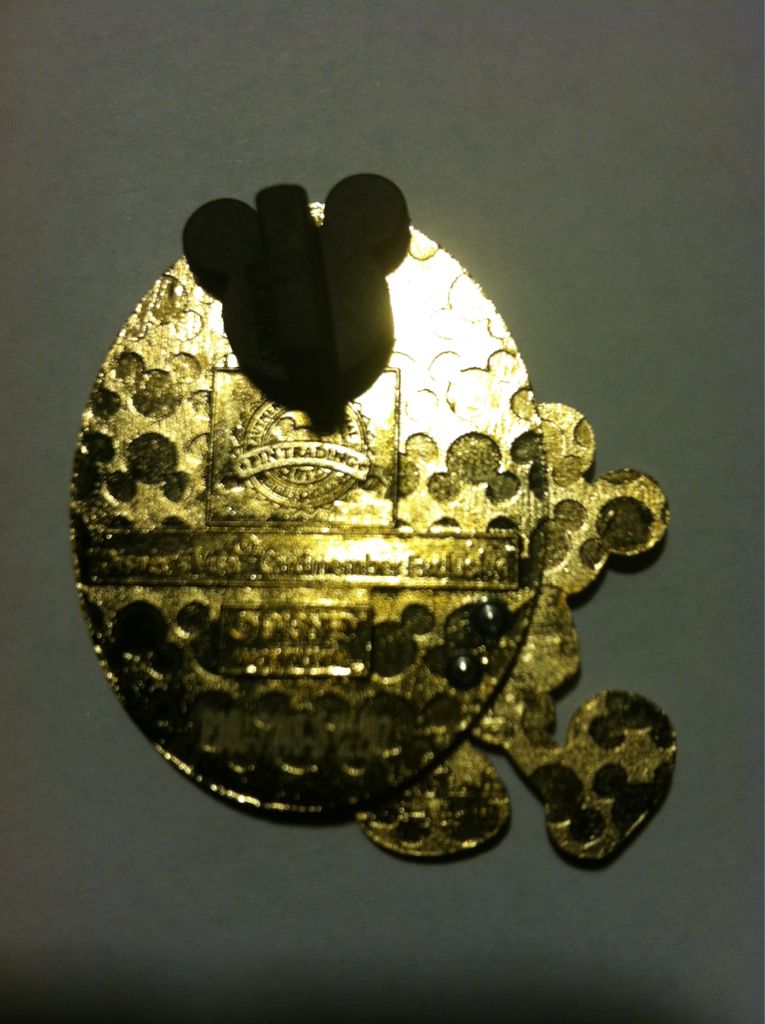 Mickey Mouse 2013 Disney Chase Visa Cardmember Exclusive  pin collectible - Main Image 2