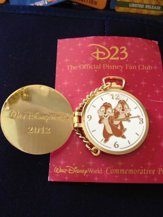 D23  pin collectible [Barcode 3205454054549] - Main Image 2