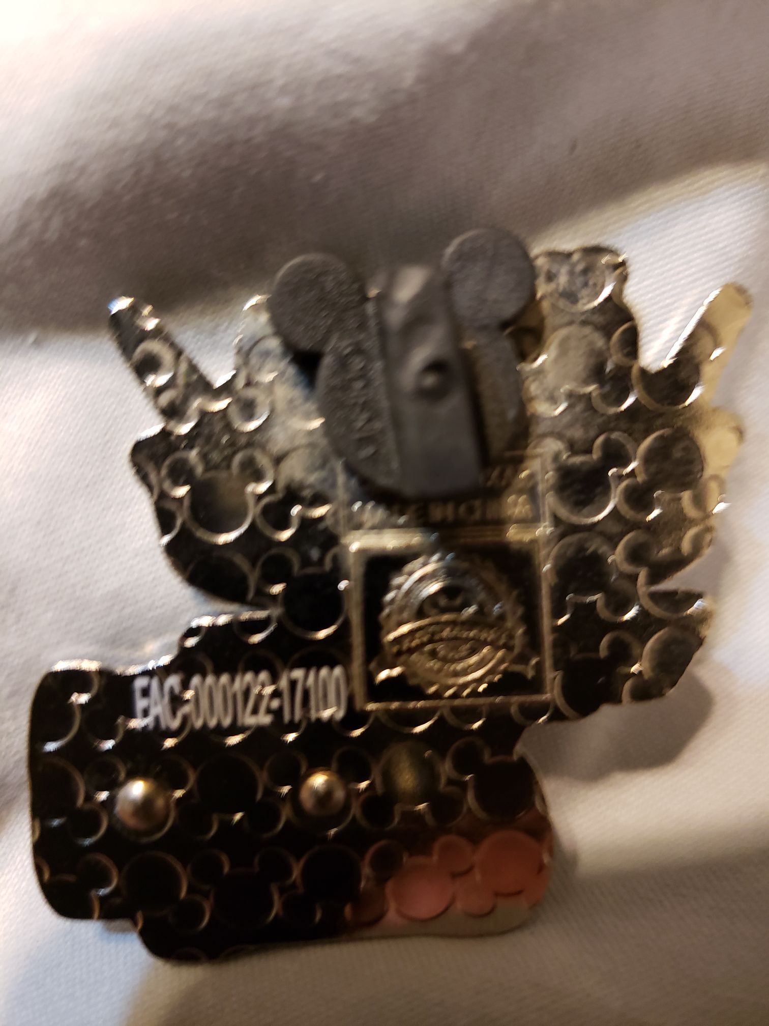 Disney Parks Collections- Cars Land Logo w/ Lightning McQueen - Pin pin collectible - Main Image 2