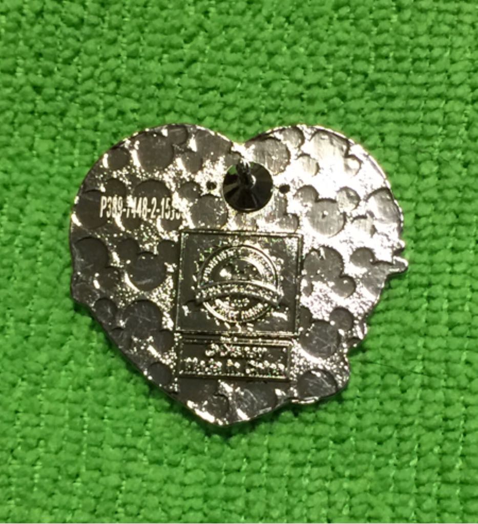 Queen Of Hearts and King Of Hearts  pin collectible - Main Image 2