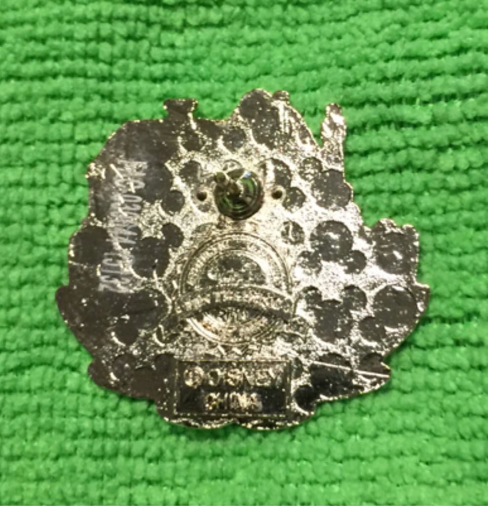 Alice - United Kingdom  - Open Edition pin collectible - Main Image 2