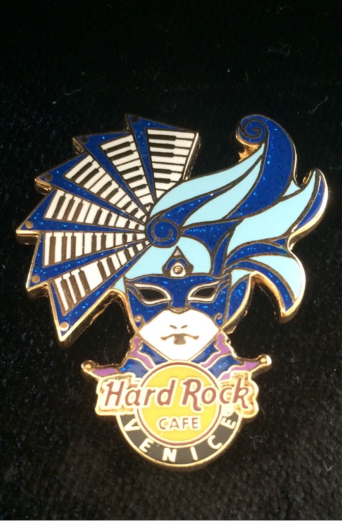 WDW- Pin Route 498- Backpack Gift Pin #2 Minnie & Daisey