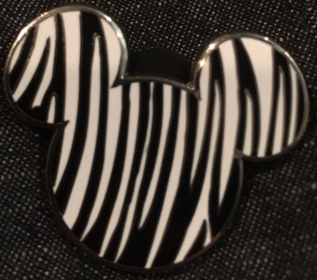 DLR - Stitch Sundays (Nani, Lilo & Stitch on the Beach)