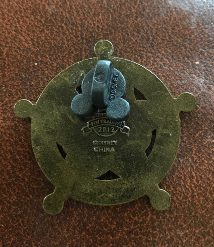 WDW - Sheriff Mickey Brass Star  pin collectible - Main Image 2