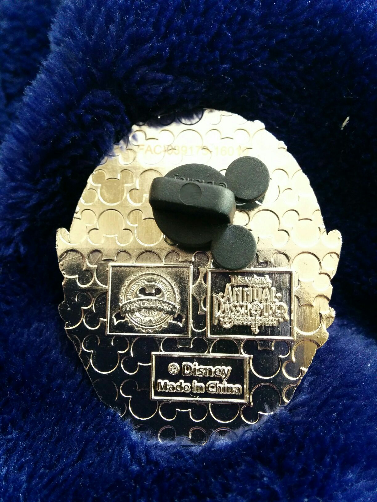 DLR - Annual Passholder - Cameos with Character - Peter Pan - Disney pin collectible - Main Image 2