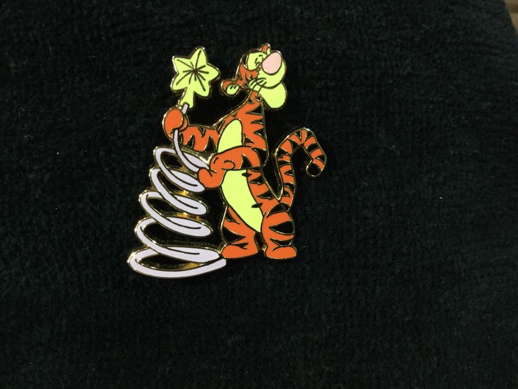 Character Train Collection - Mystery 2 Pin Tin Set - Lion King Pin Only