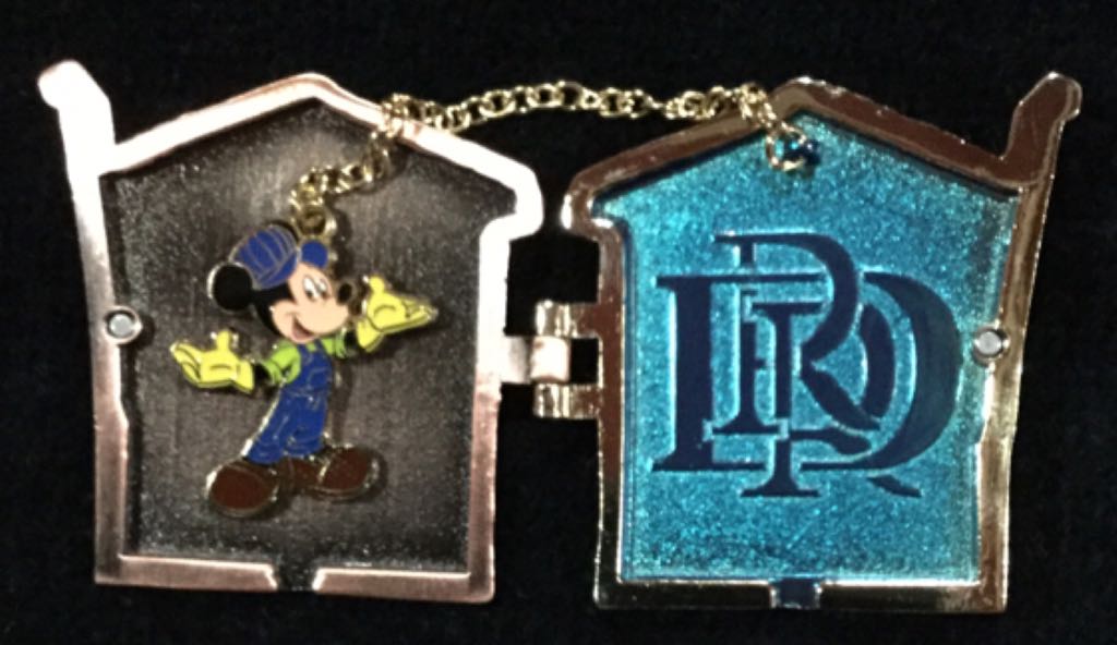 Hanging Pin Passholder Collection : January  pin collectible [Barcode 400008179645] - Main Image 2