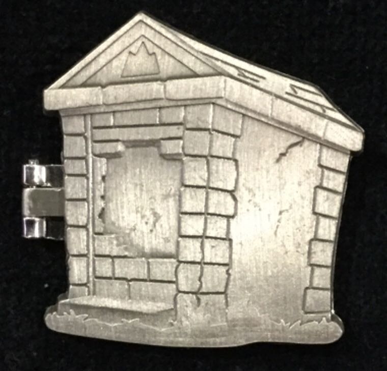 Hooters Staff Pin - Dishwasher