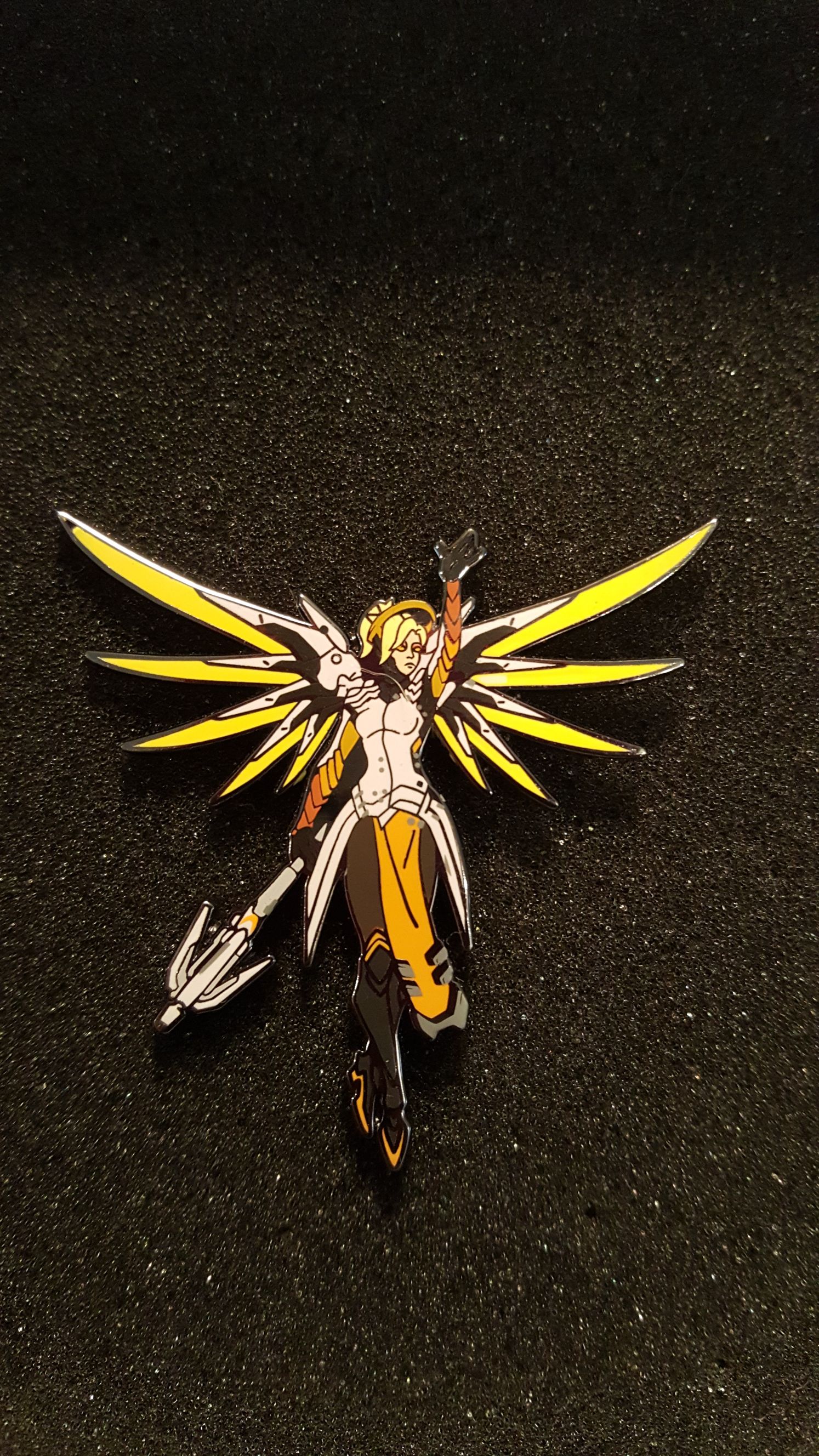 Blizzard Mercy color S4 2017  pin collectible [Barcode 020626118231] - Main Image 1