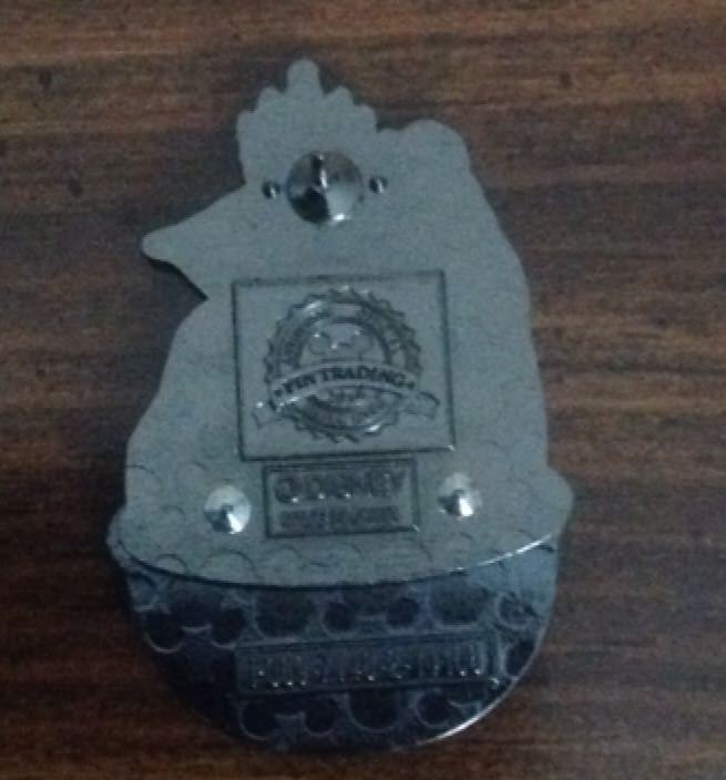 Just one bite - Pin pin collectible [Barcode 400008628501] - Main Image 2