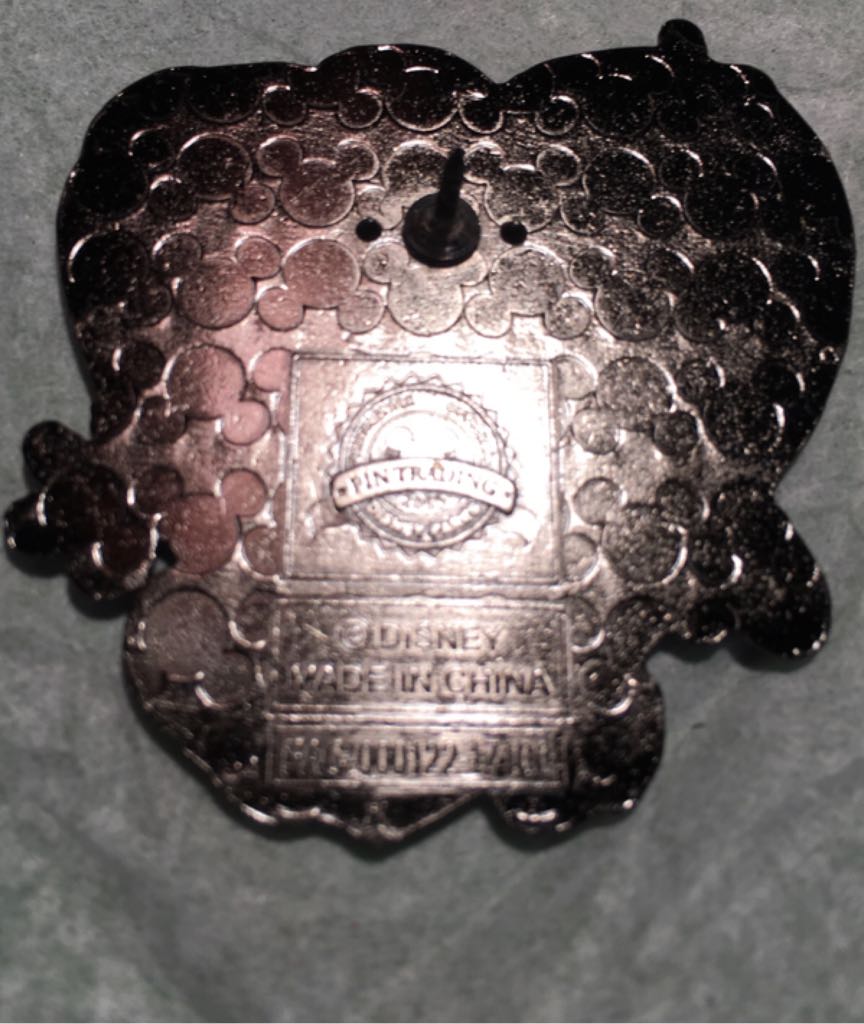 Mickey & Minnie Kissing - Open Edition pin collectible [Barcode 400008652803] - Main Image 2