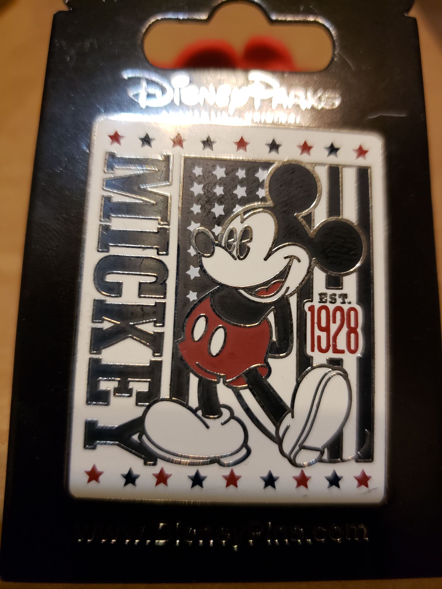Mickey flag 1928  pin collectible [Barcode 400000135021] - Main Image 1