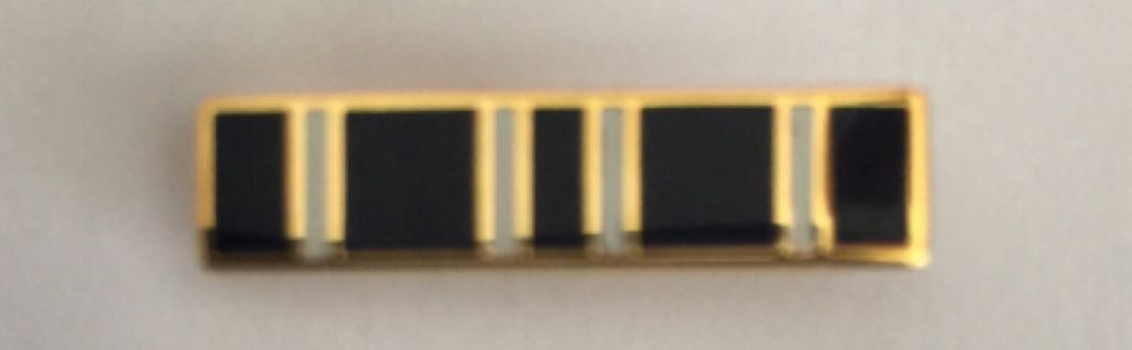 WDW - Hidden Mickey 2007 Series 2 - Orange Pin Trading Logo