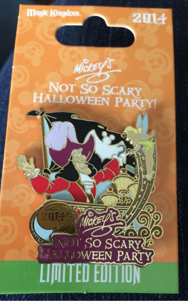 Christmas Lungi And Guido