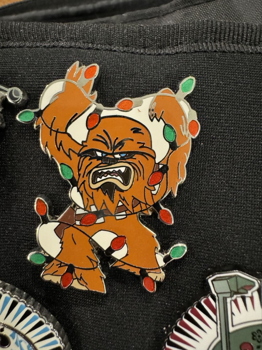 Chewbacca Christmas  pin collectible [Barcode 400008853187] - Main Image 2