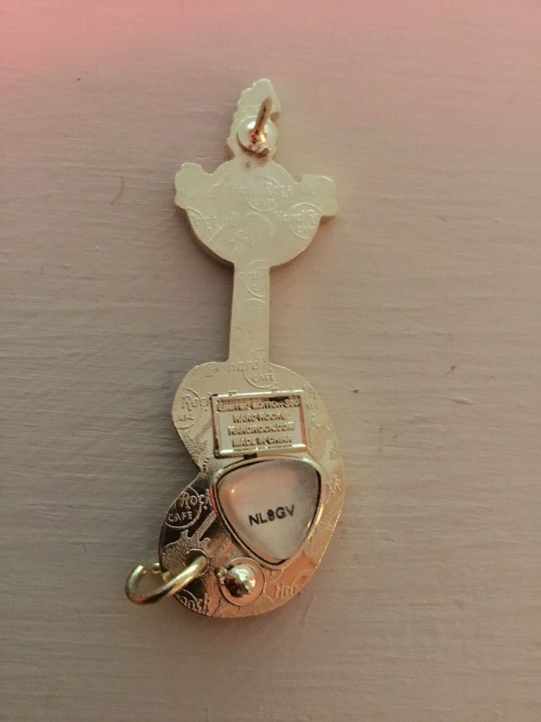 Chicago Hard Rock Cafe Guitar  pin collectible - Main Image 2