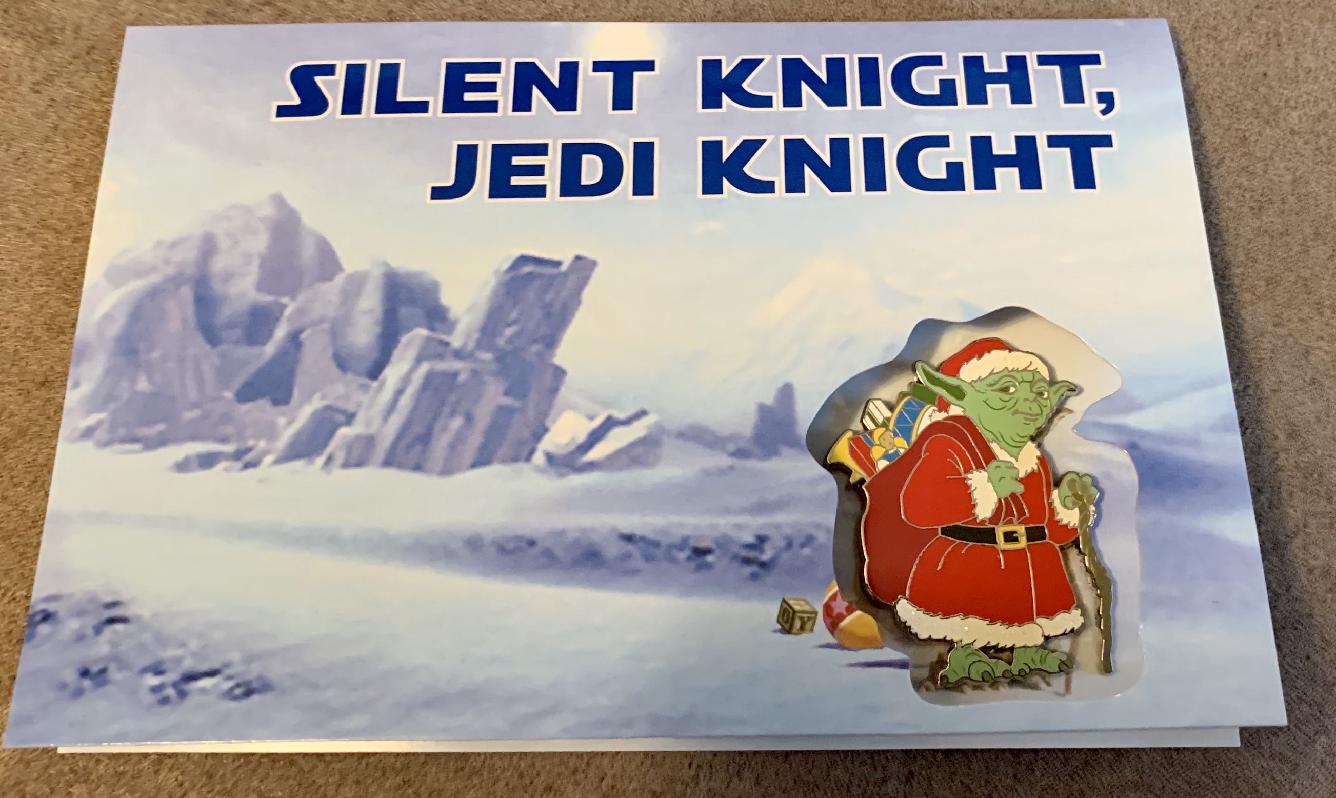 Star Wars - Yoda - Silent Knight Jedi Knight  pin collectible [Barcode 400008937429] - Main Image 2