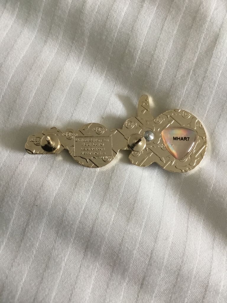 San Diego Hard Rock Guitar  pin collectible - Main Image 2