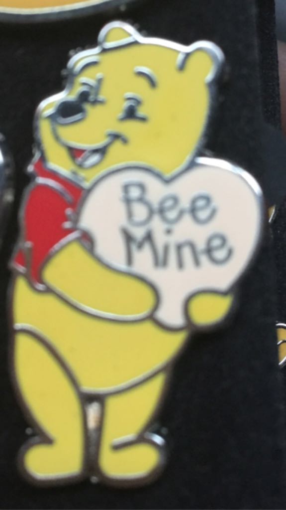 Be Mine Pooh - Disney pin collectible - Main Image 1