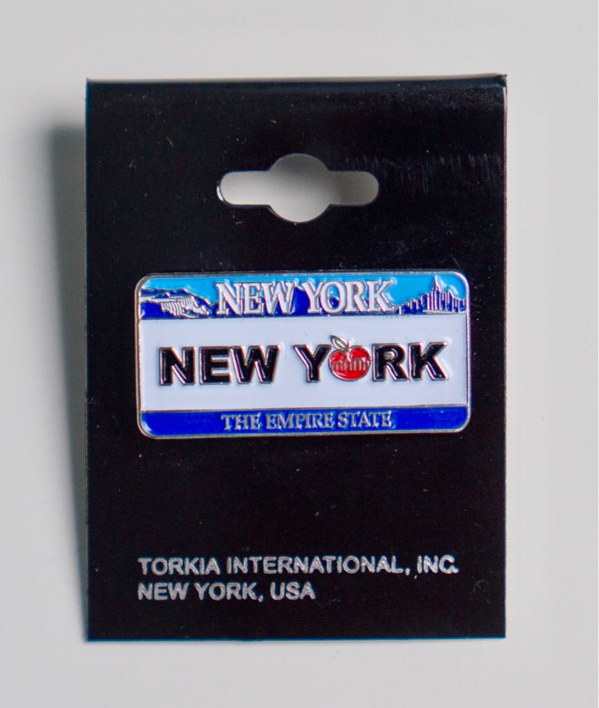 New York - License Plate  pin collectible - Main Image 1