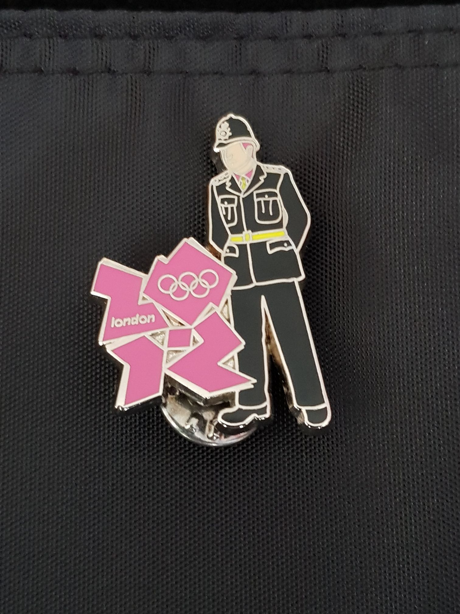 Hello Kitty Rainbow Heart