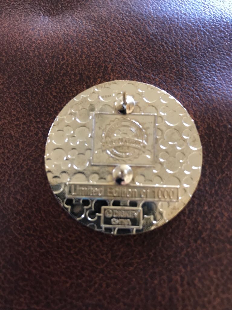 Grumpy Dwarf - Buttons Mystery Pin - Disney pin collectible - Main Image 2