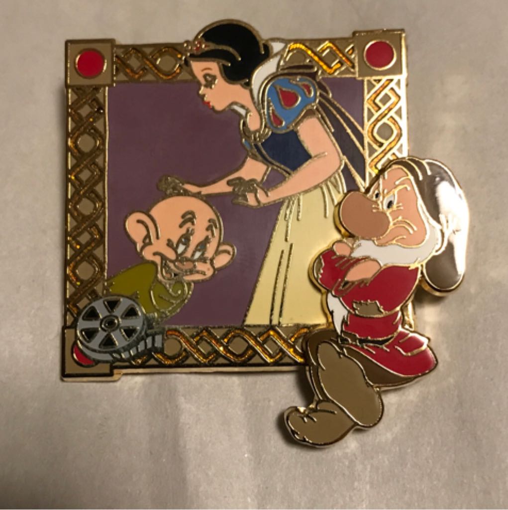 WDW - 2014 Hidden Mickey Series - The Seven Dwarves - Happy
