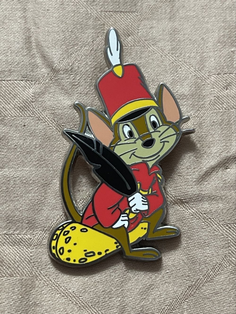 Timothy Q. Mouse - Rack pin collectible [Barcode 400009698664] - Main Image 3