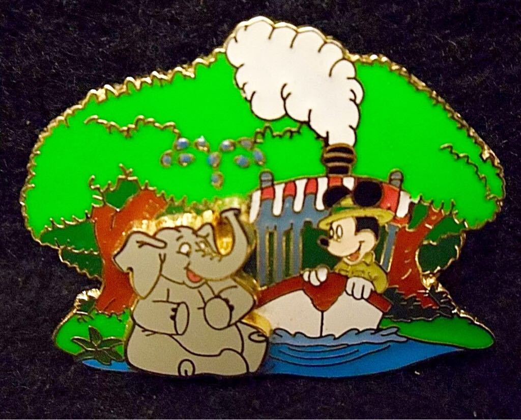 Signatures Lanyard Pin Series- Gold Mickey